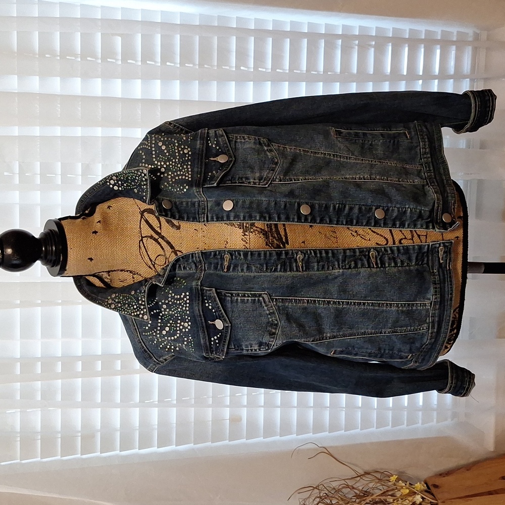 NWOT-STUDDED DENIIM JACKET BY WESTPORT